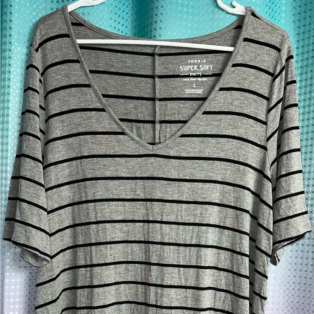 Torrid 1X gray black striped knit tunic tee